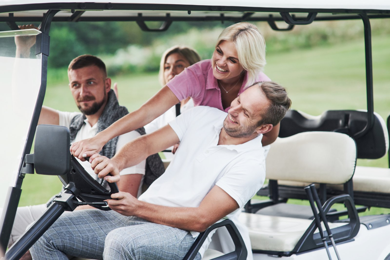 Golf Day Group Transportation Ontario — Get Everyone to the Tee Together