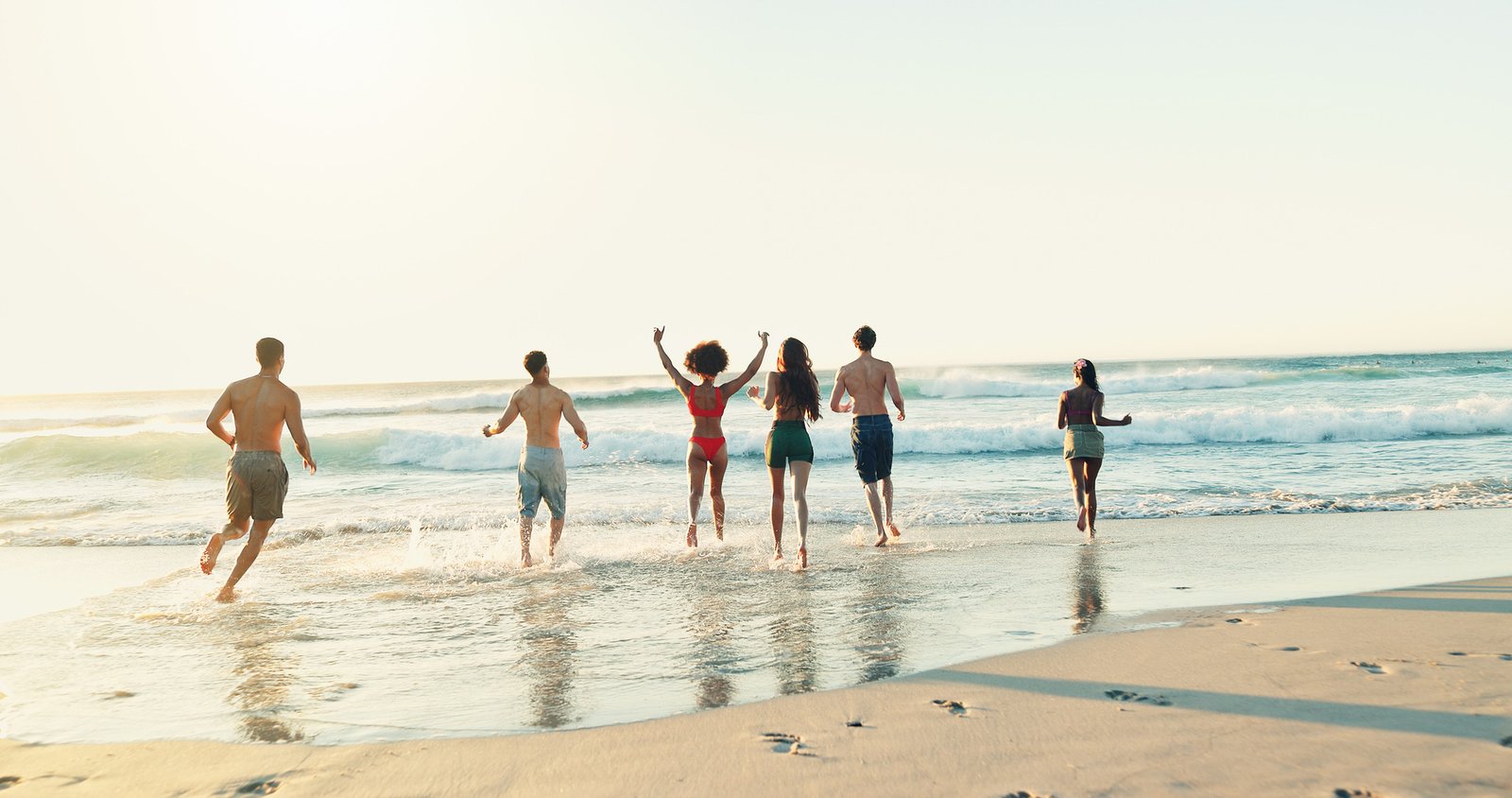 Best Beach Day Trips from Toronto for Groups (Wasaga, Sandbanks & More)